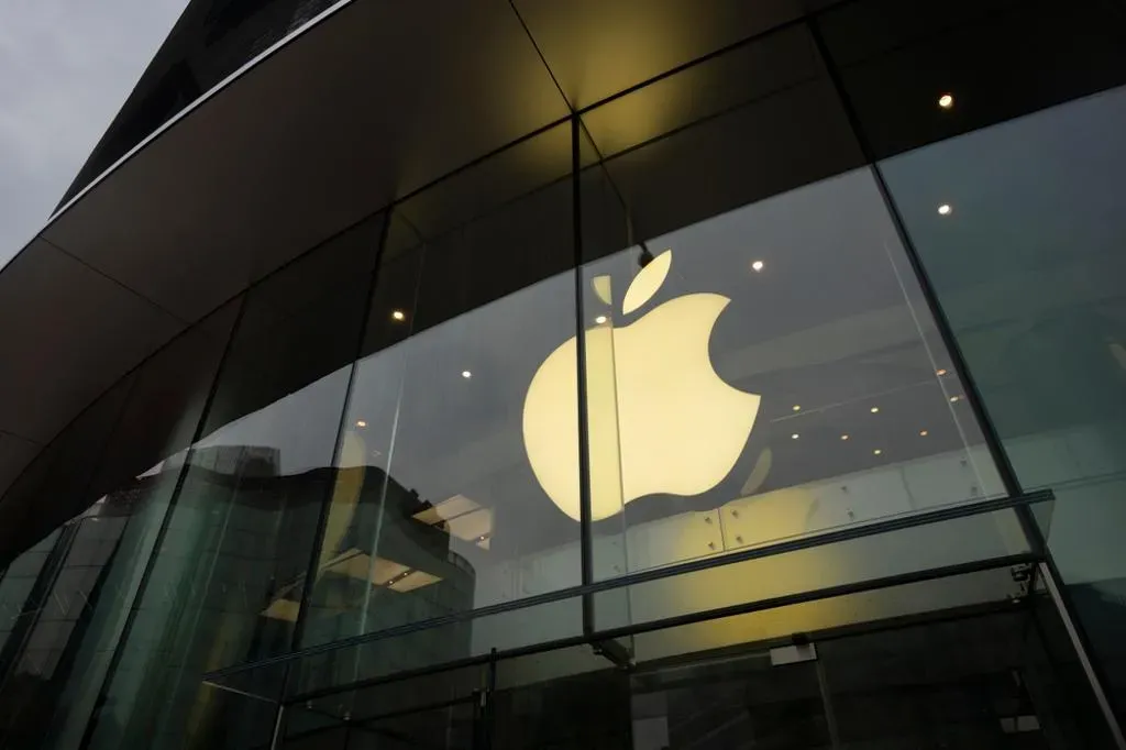 摩根士丹利證券指出,Apple Intelligence為驅動iPhone換機潮的關鍵力量,估2025、2026年整體iPhone出貨量將年增9%與11%。(圖/達志影像)