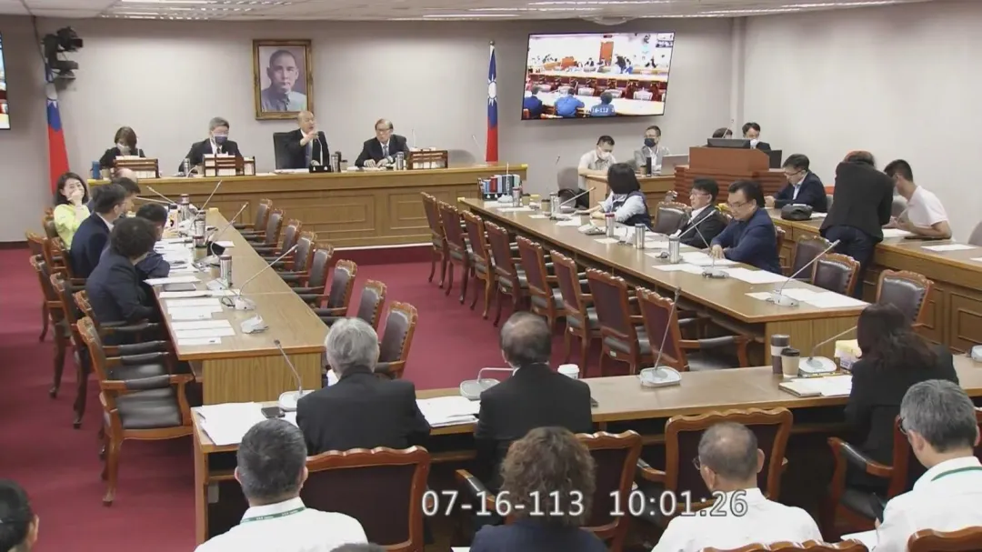 韓國瑜口誤將洪申翰說成「洪東偉」。(圖/翻攝自國會頻道)
