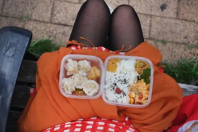 製作便當時，有3個可能導致食物中毒的NG行為。（示意圖／photoAC）