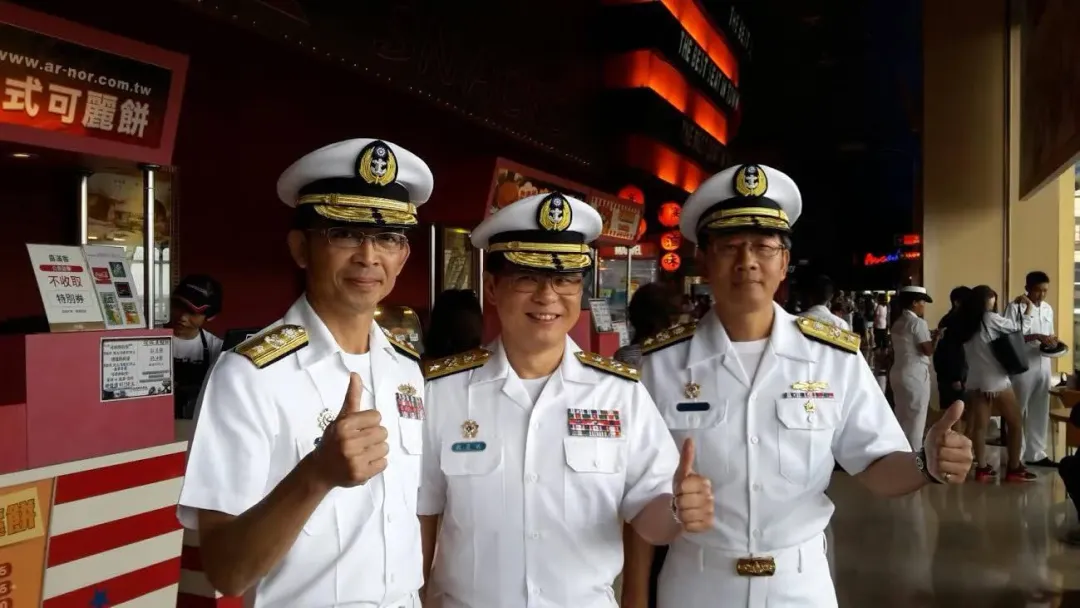 海軍政戰主任劉慶斌(中)。(圖/中華民國海軍臉書)