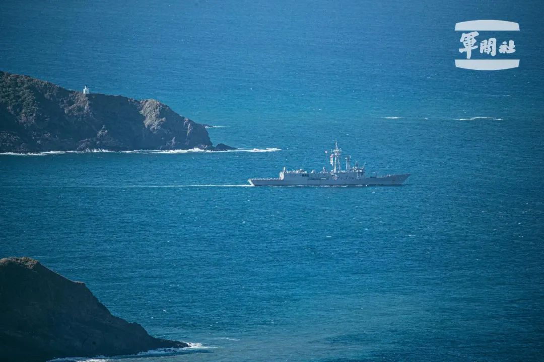 海軍62部隊受令後，緊急出港實施海上機動，展現艦隊訓練成果。（圖／國防部提供）