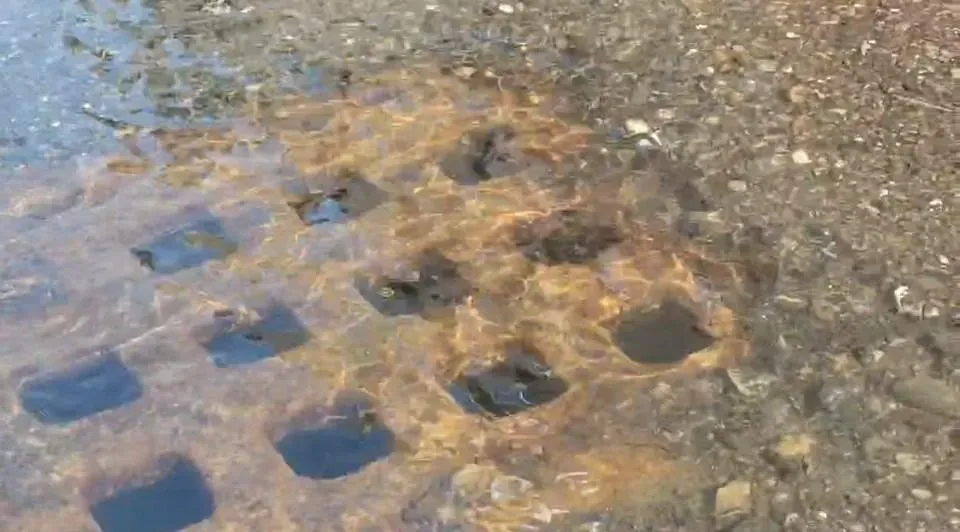天文大潮!屏東東港「海水倒灌」淹水第4天。(圖/中天新聞)