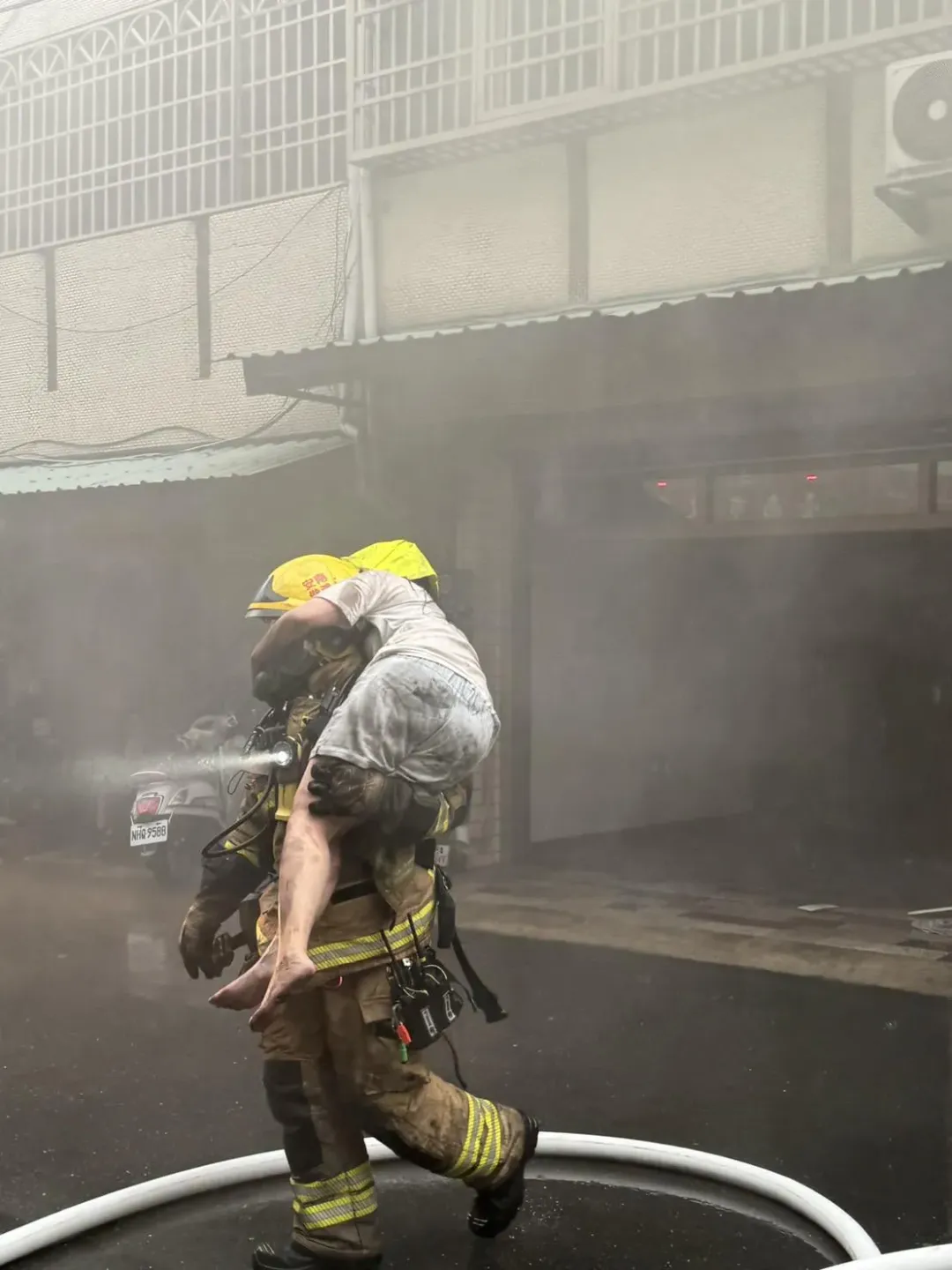 4人全送奇美醫院就治。(圖/民眾提供)