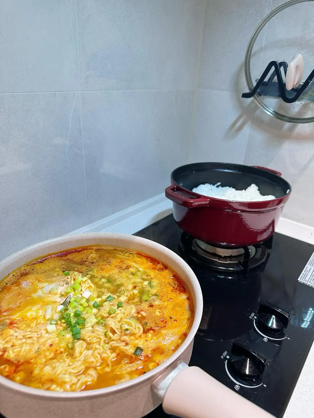 千千在家曬出颱風大餐。（圖／粉專千千進食中/Chien-Chien ）