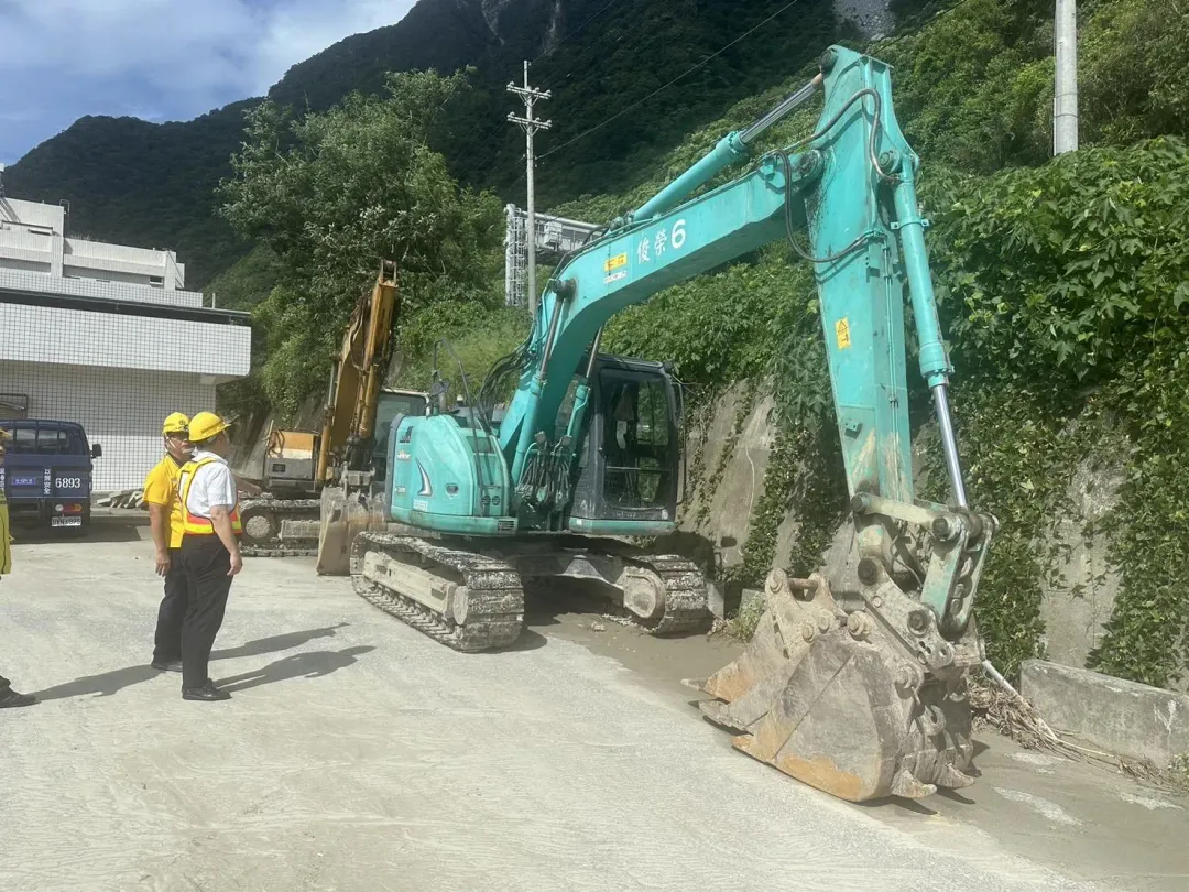 東正線部分將會同顧問公司及專業技師進行安全評估,在安全無虞下全力搶修,預計於7月29日首班車開行前搶通東線。(資料圖/台鐵提供)