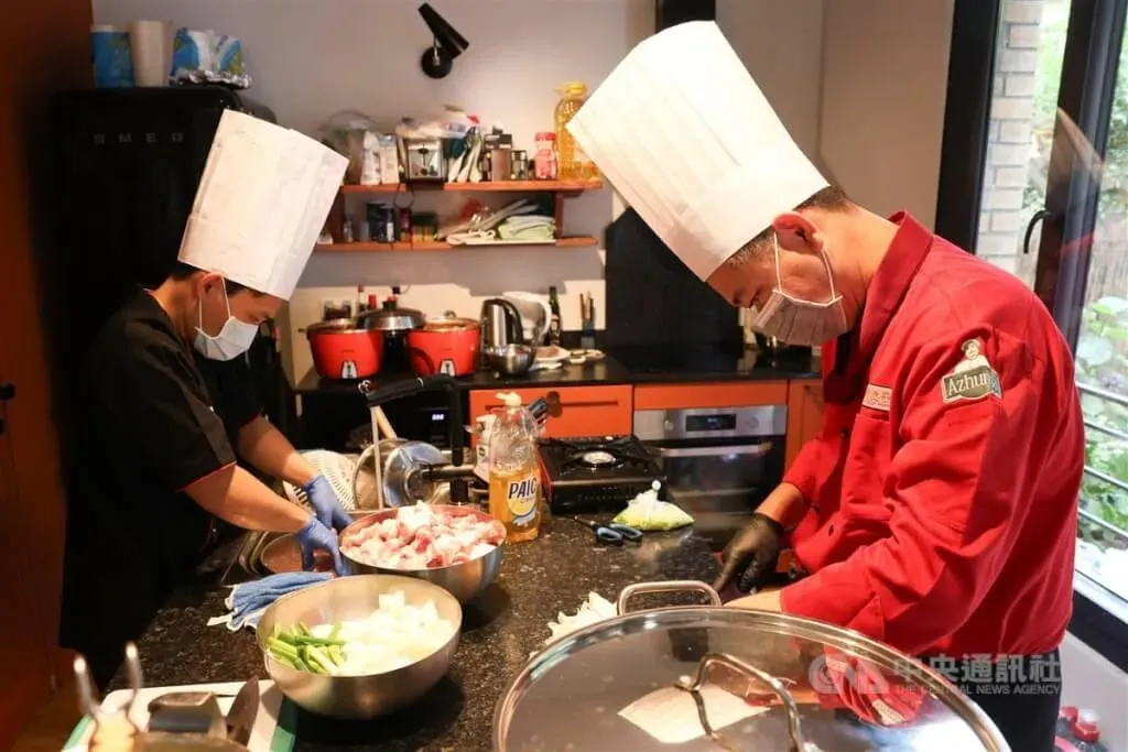 有專門廚師們坐鎮膳食公寓讓國手們都能吃到家鄉味菜餚。(圖/中央社)