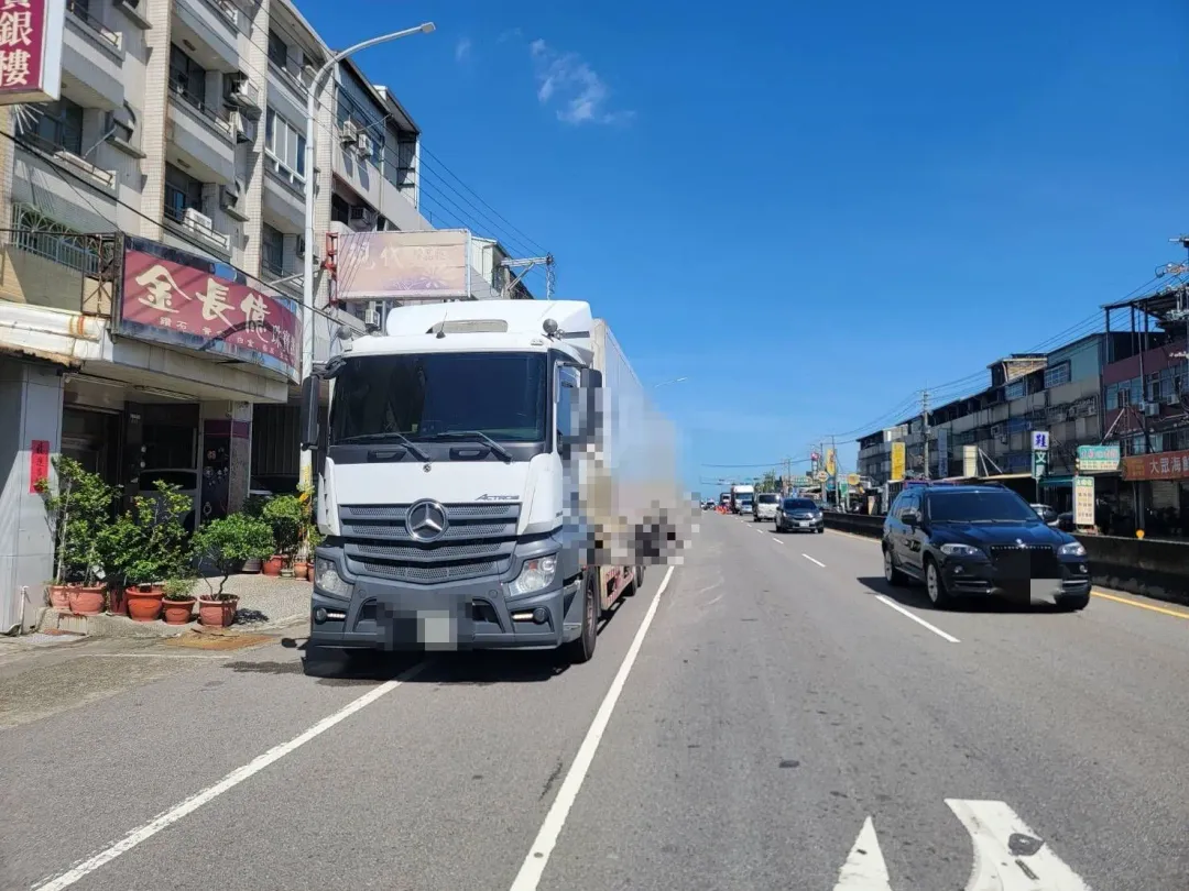 台中市大肚區沙田路一段今(31日)上午9點左右驚傳死亡車禍。(圖/翻攝畫面)