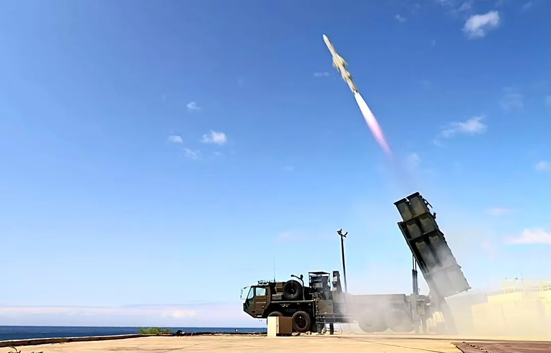 日本陸上自衛隊12式反艦飛彈發射。(圖/美國陸軍)