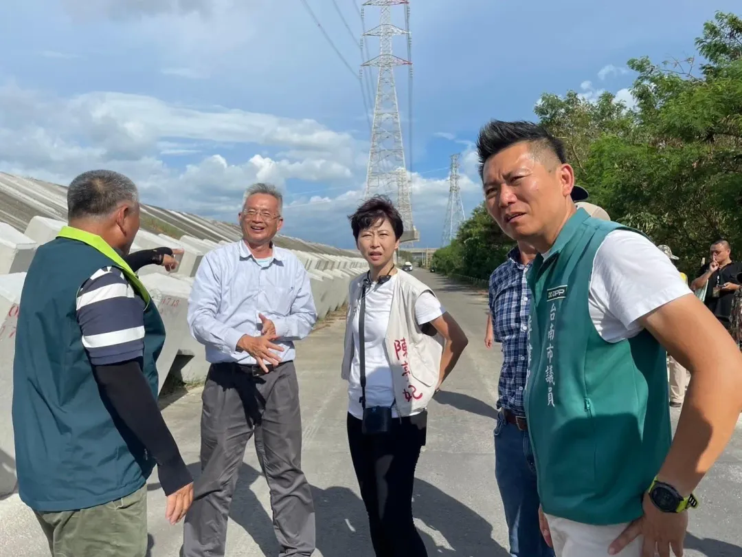 民進黨立委陳亭妃跨選區、重複勘災,引來黨內的批評。(圖/陳亭妃臉書)