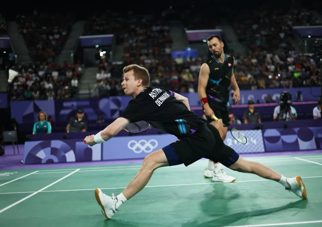 丹麥選手奧斯陸(左)、拉斯穆森4強賽未能維持節奏,到了關鍵第3局苦吞敗績。(圖/路透社)