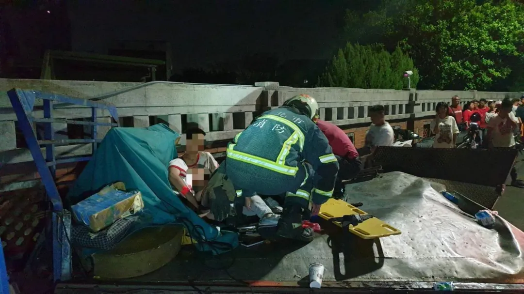 導致現場有超過12人受傷，其中3人重傷。（圖／翻攝畫面）