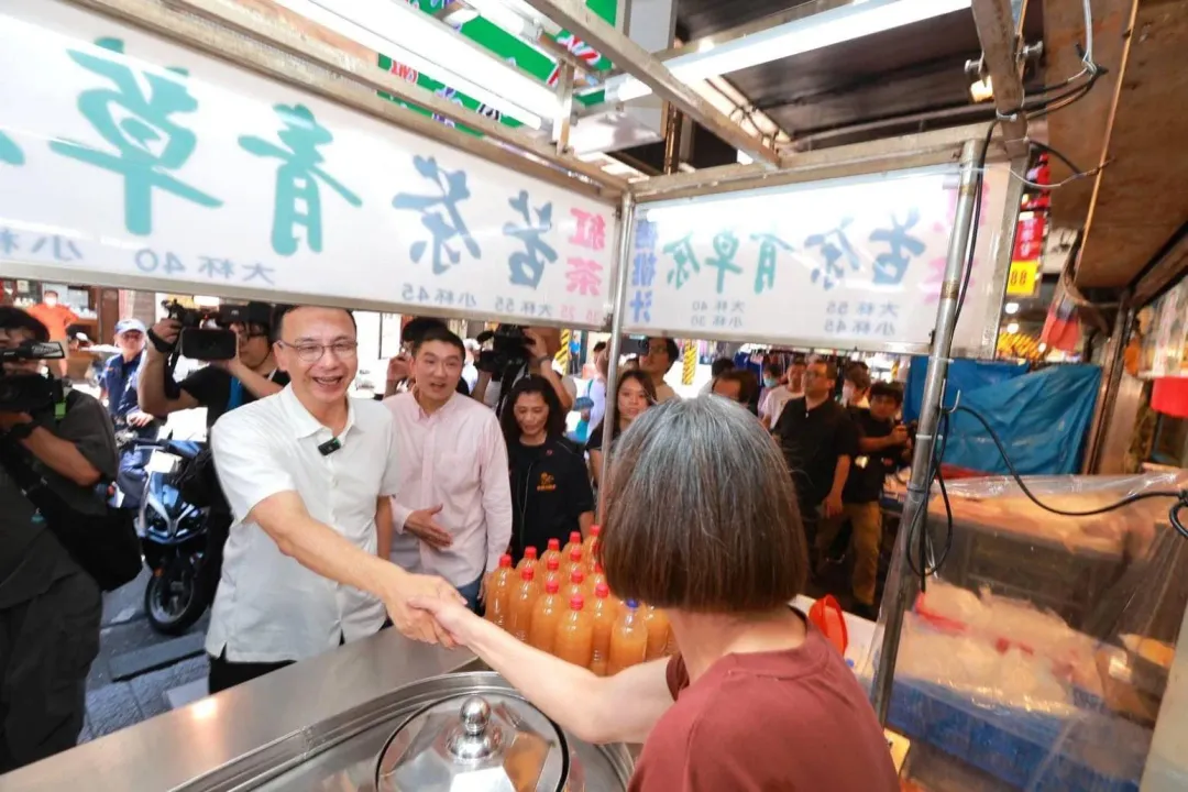 國民黨主席朱立倫力挺謝國樑。（資料照）
