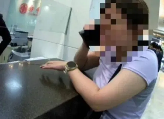 廖姓父女一同被詐騙集團詐騙。(圖/翻攝自畫面)