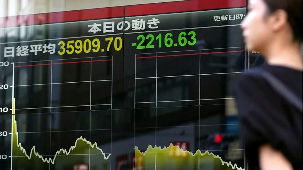 日本股市今開盤上漲2545.68點,指數突破34000點。(圖/美聯社)