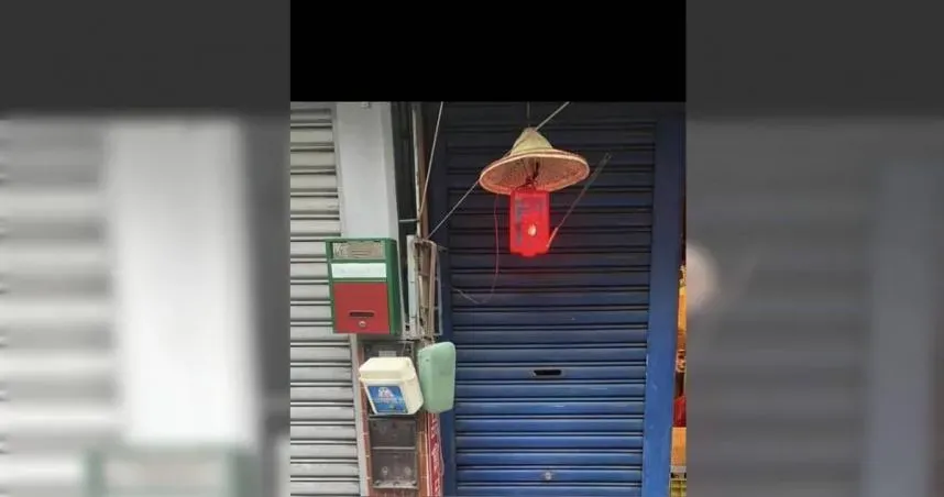 有網友透露,過去農曆七月期間,家家戶戶都會在門口點「普渡公燈」。(圖/翻攝自靈異2公社)