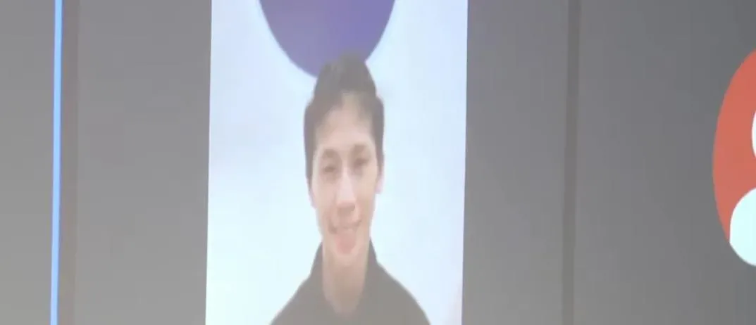 林郁婷和教練跨海和人在台灣的媽媽還有新北市長侯友宜以及應援團進行賽後視訊。（圖／中天新聞）