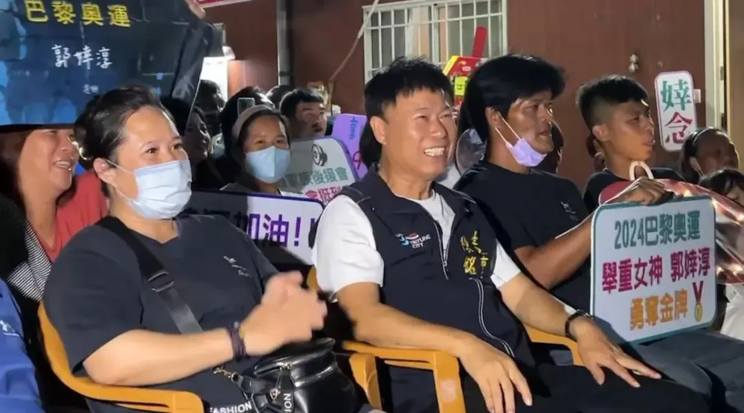 郭婞淳最終替台灣再拿下一面銅牌,郭媽媽很開心。(圖/中天新聞)