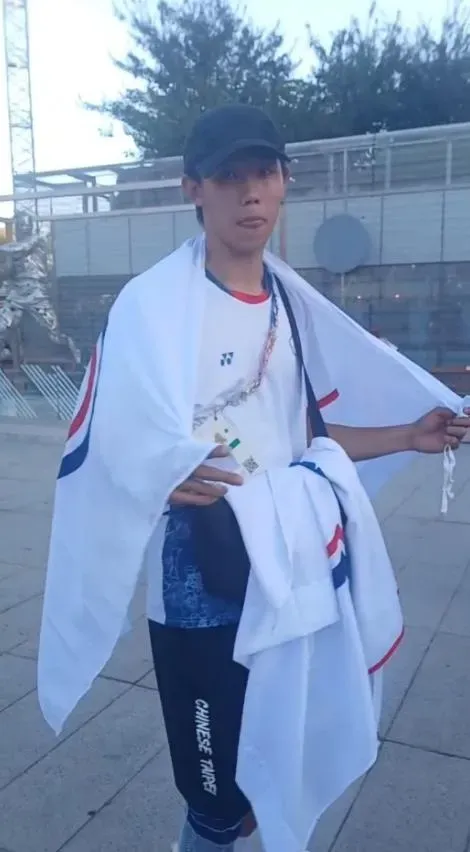 田徑選手彭名揚現身加油打氣。（圖／翻攝畫面）