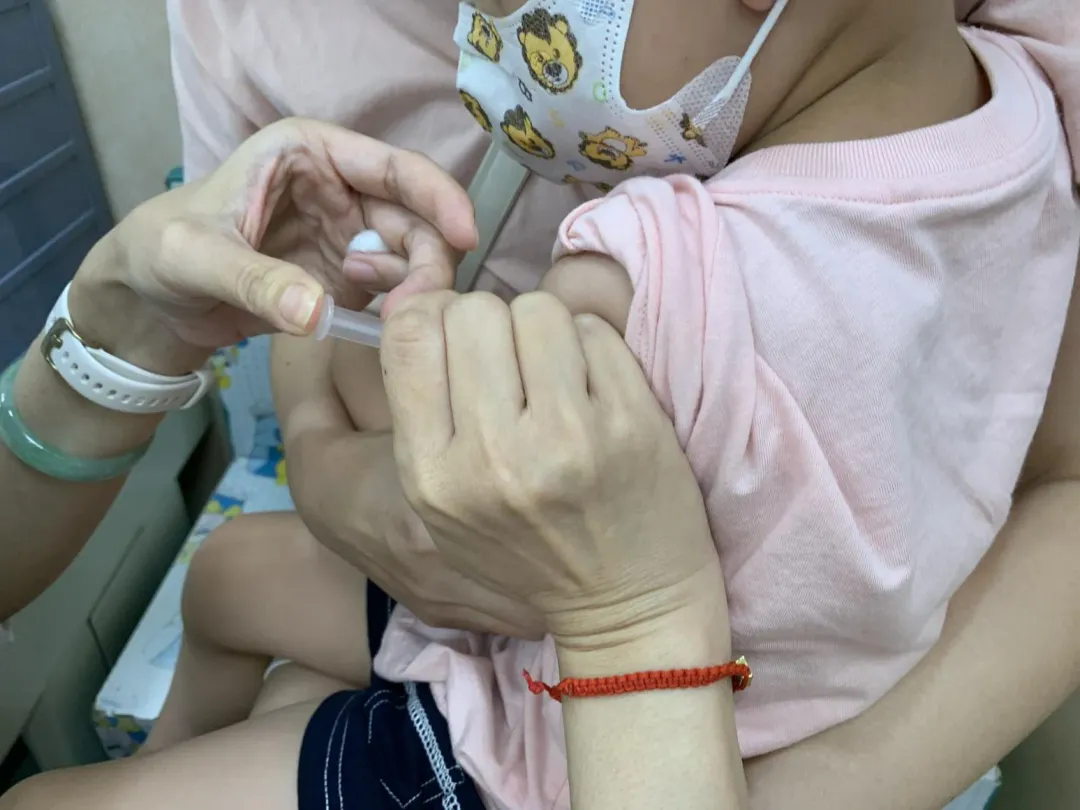 接種腸病毒疫苗並不表示完全免疫,因為腸病毒種類繁多,無法針對每一種腸病毒都提供免疫保護力。(圖/門諾醫院提供)