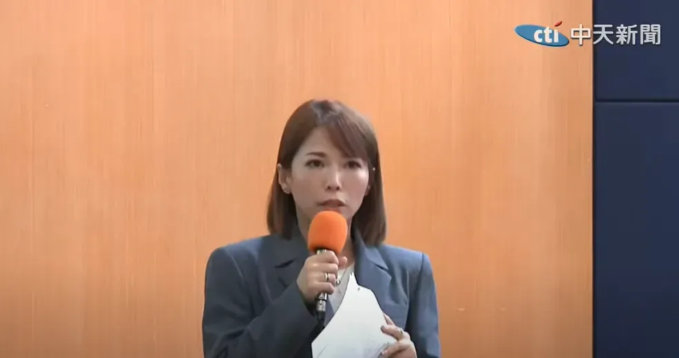 陳智菡表示,主要錯誤是會計師申報處理有問題,民眾黨一定會追究到底。(圖/中天新聞)