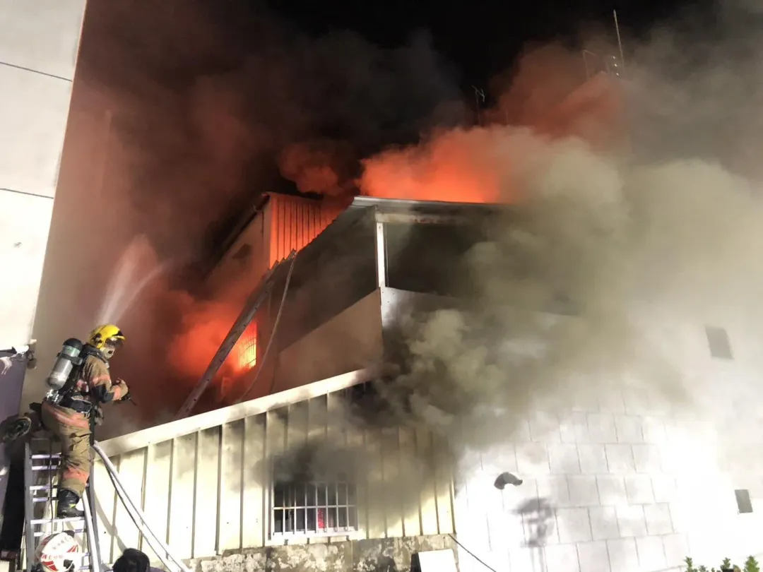 台南市農機行火警釀一家五口死亡,且均倒臥透天厝三樓鐵皮加蓋處。(圖/中天資料照)