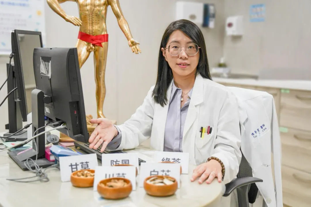 患者常因天氣變化而誘發偏頭痛，川芎茶調散會是一個適合的主要用方。（圖／中國醫藥大學新竹附設醫院）