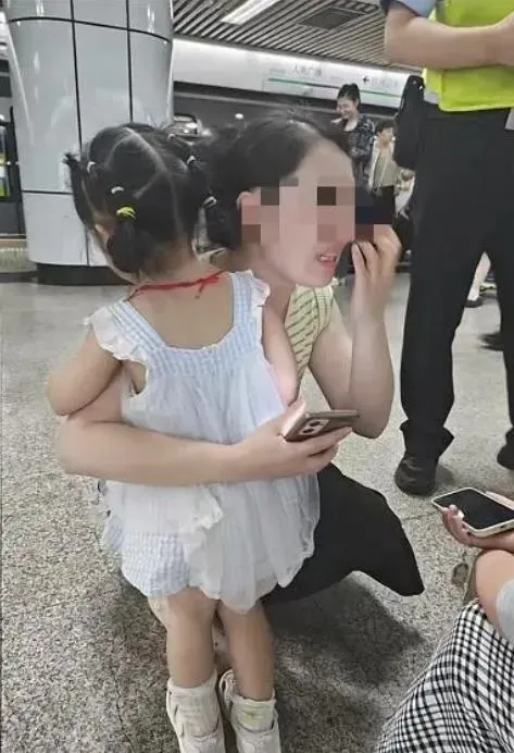走失女童當晚即被母親領回，未留聯絡方式。（圖／翻攝大風新聞）