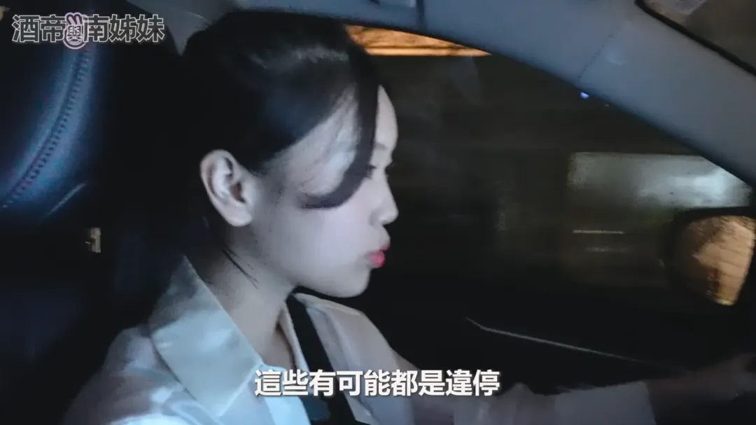 「韓國女生Judy」發現路邊的車輛可能都是違停，不過拍攝當天是颱風天，該處路段該放紅黃線停車。（圖／翻攝自YouTube@judy777）