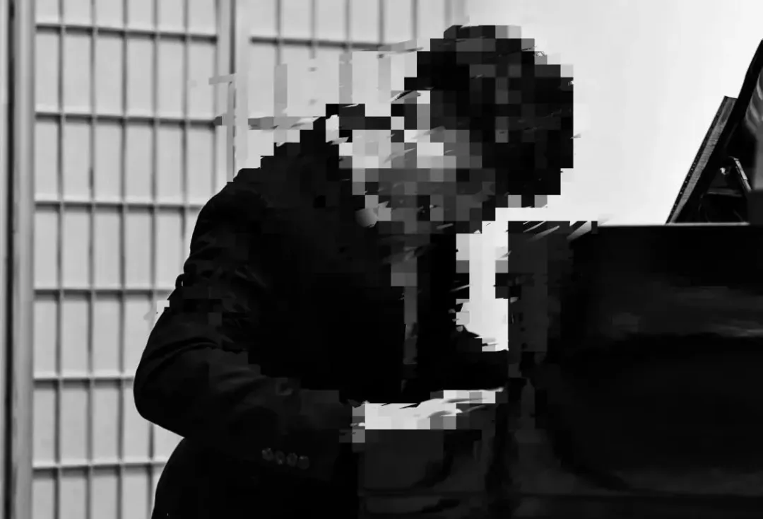 警方表示,經調查發現,楊男從高樓層墜落,而事發當時附近超商的女店員聽聞巨響,並目擊現場狀況,但她不願多說。(圖/翻攝臉書)