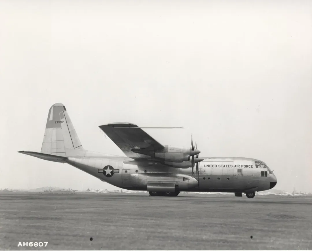 YC-130原型機。(圖/美國空軍)