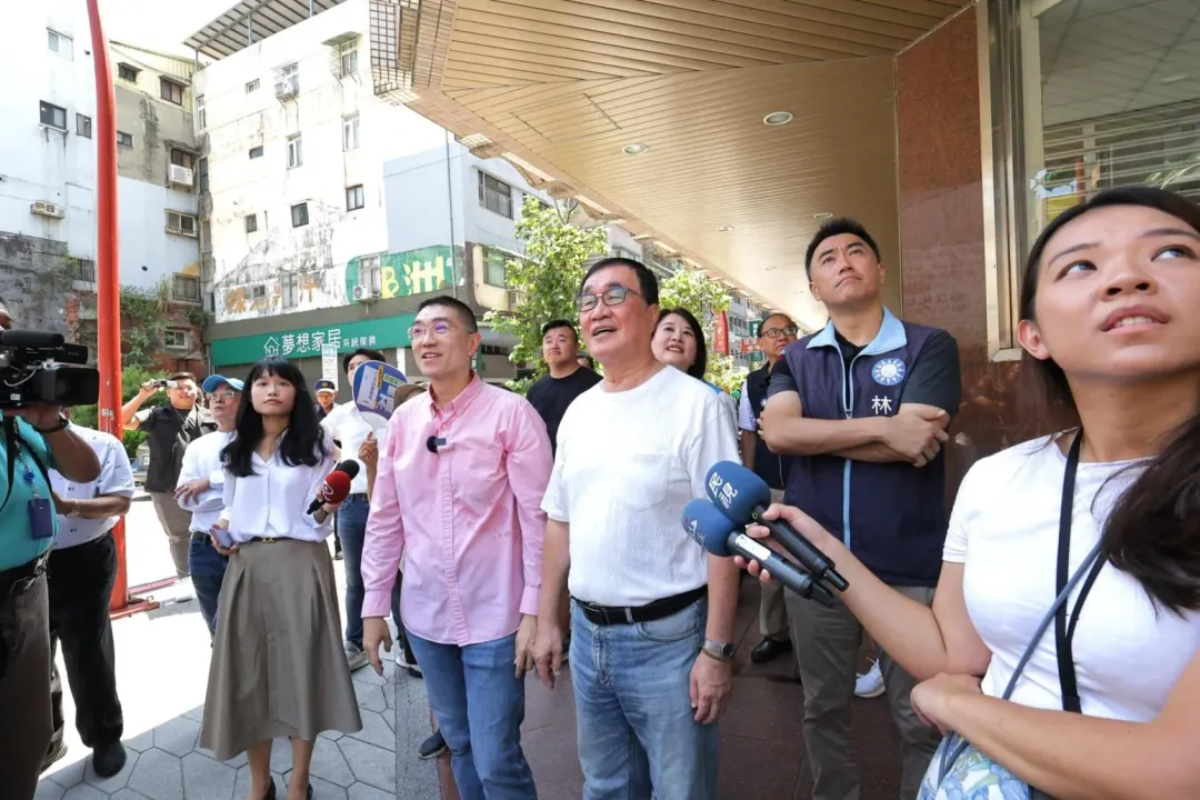 李四川25日到基隆挺謝國樑。（圖/翻攝謝國樑臉書）