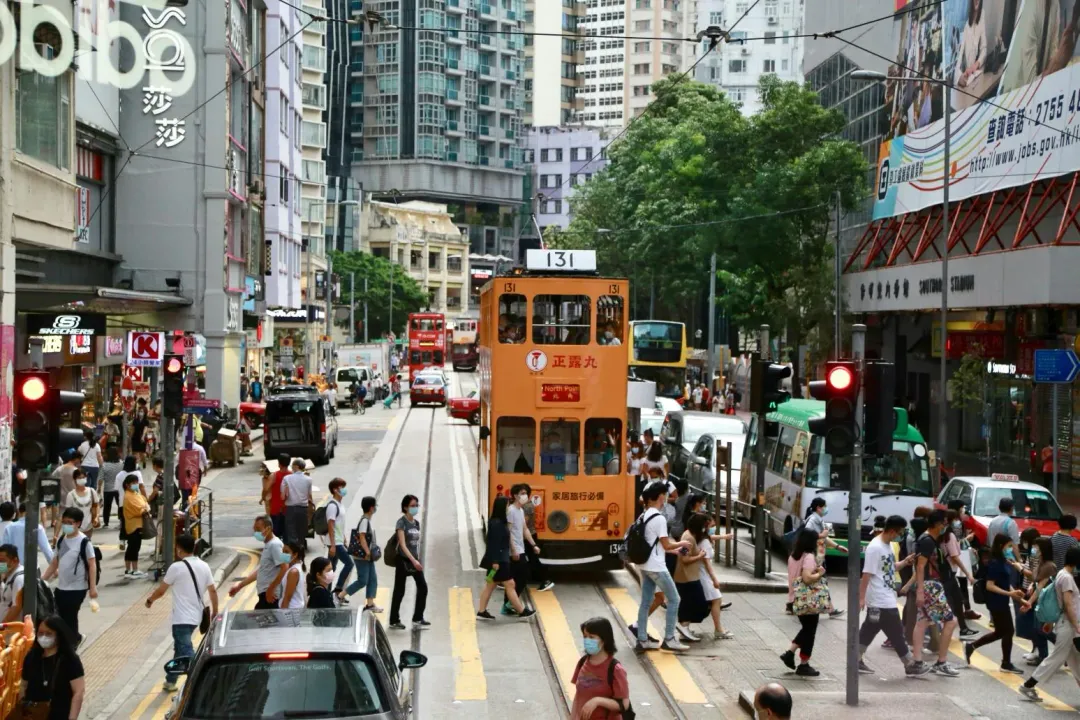 香港一名公務員申請來台依親居留遭拒,事件曝光後被港府停職,傳已遭解聘。(示意圖/翻攝Unsplash)