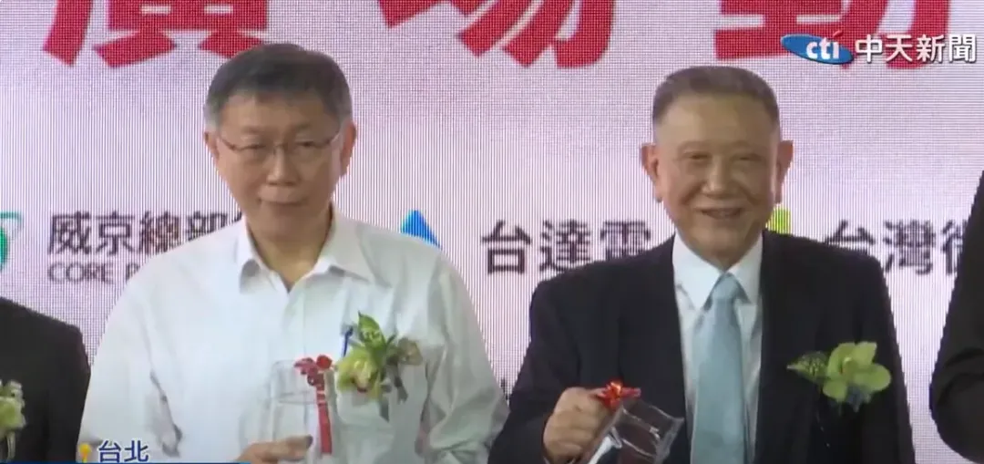媒體最新爆料,檢廉已破解京華城弊案關鍵、前台北市長、民眾黨主席柯文哲(左)的USB隨身碟,認定一份金主名單,其中捐款逾百萬者有10人,以威京集團主席沈慶京(右)1500萬最多。(圖/中天新聞)