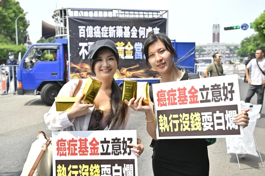 遊行民眾盼望讓加熱菸捐稅盡速挹注國庫，別讓癌症病患陷入沒錢醫的困境！（圖／CLEAN AIR大聯盟）