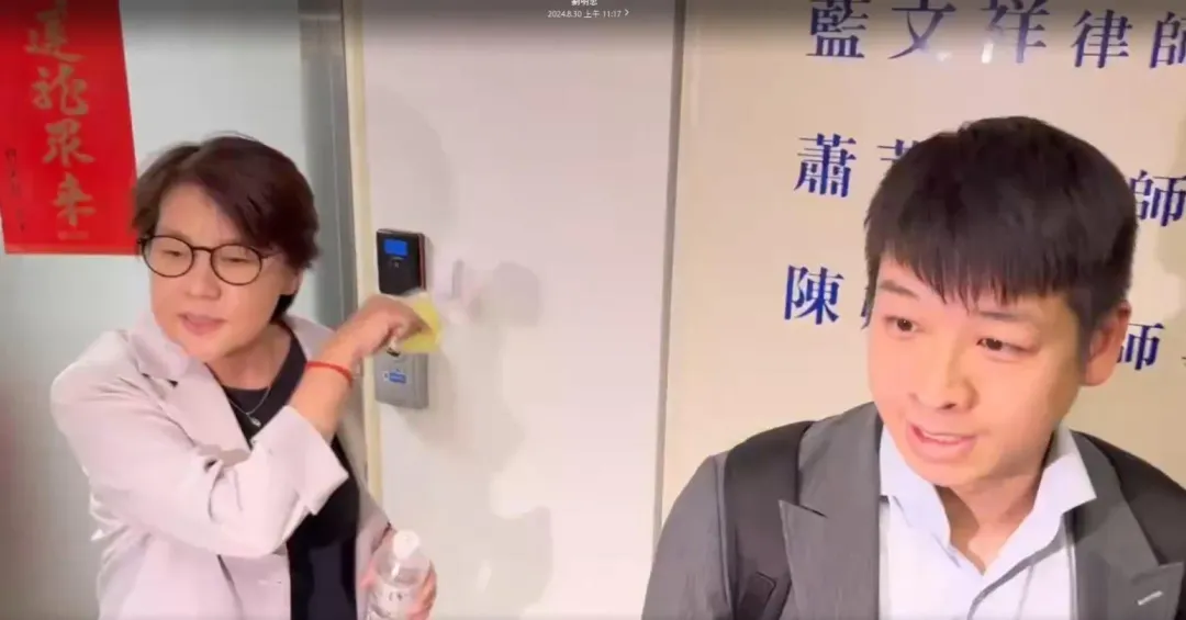 檢廉搜索柯文哲辦公室及民眾黨黨部後，不分區立委黃珊珊、副秘書長許甫分別離去。（圖/網友提供）