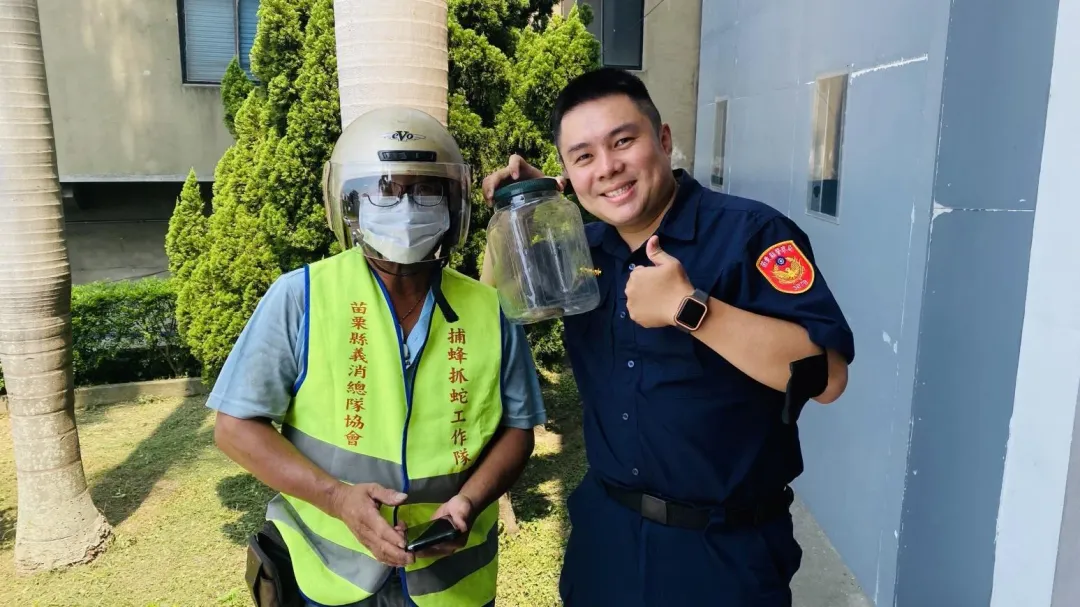 天氣炎熱蛇易出沒，若是民眾不幸碰上應立即通報相關單位處理。（圖／警方提供）