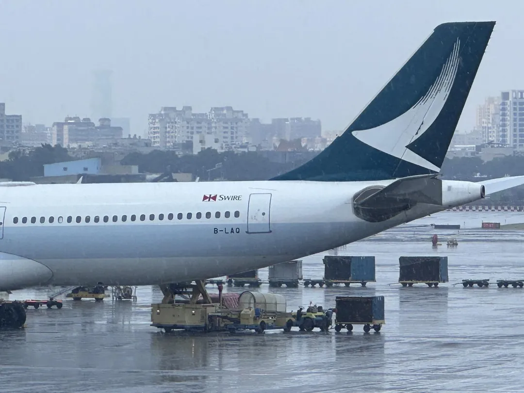 國泰航空公司一架由香港飛往英國倫敦的客機，日前在東歐羅馬尼亞上空一度失聯。（示意圖／中天新聞）