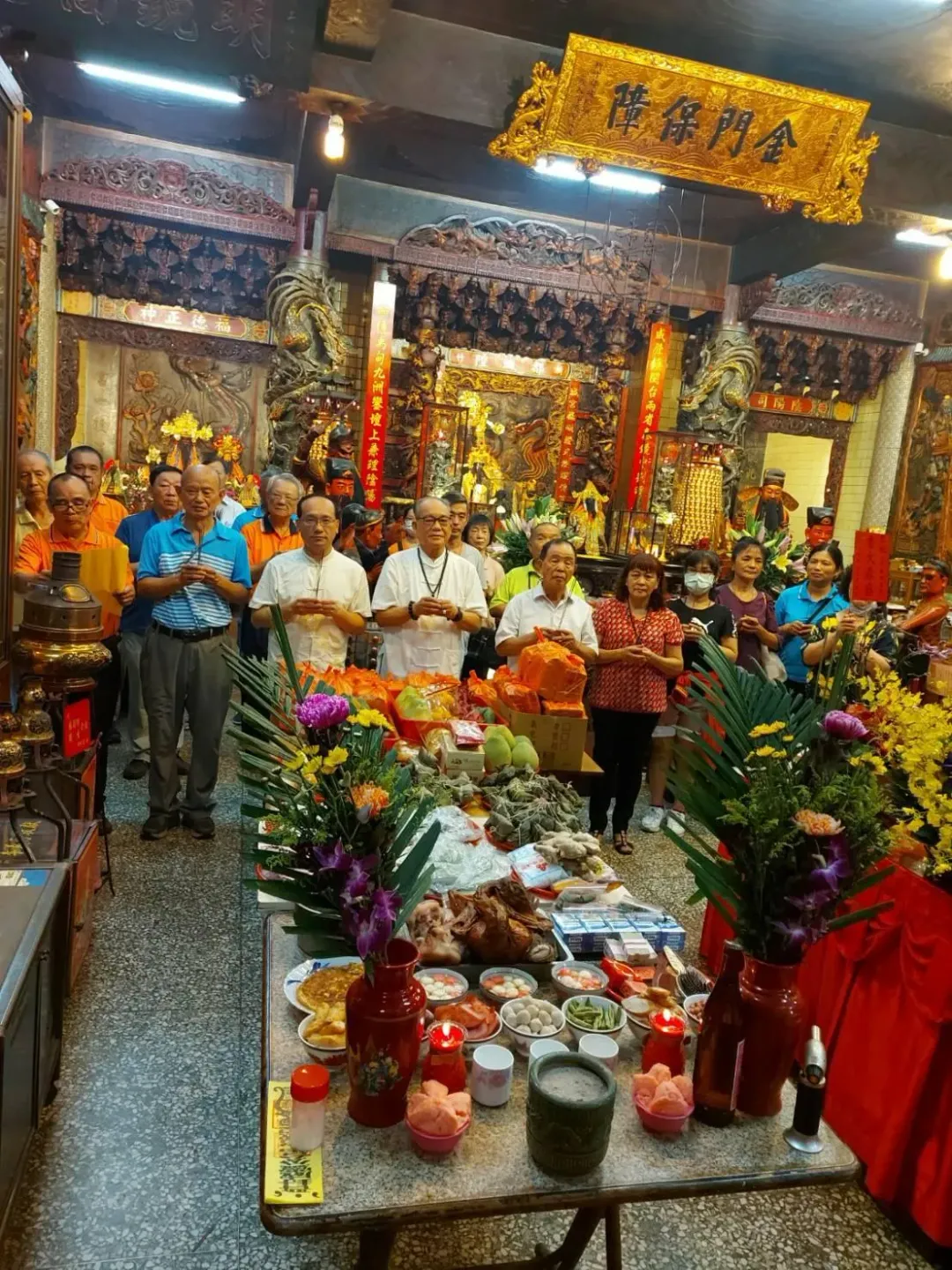 台中都城隍廟也會在關鬼門前舉行祭拜儀式,讓好兄弟離開前可以再飽餐一頓。(圖/楊登嵙提供)