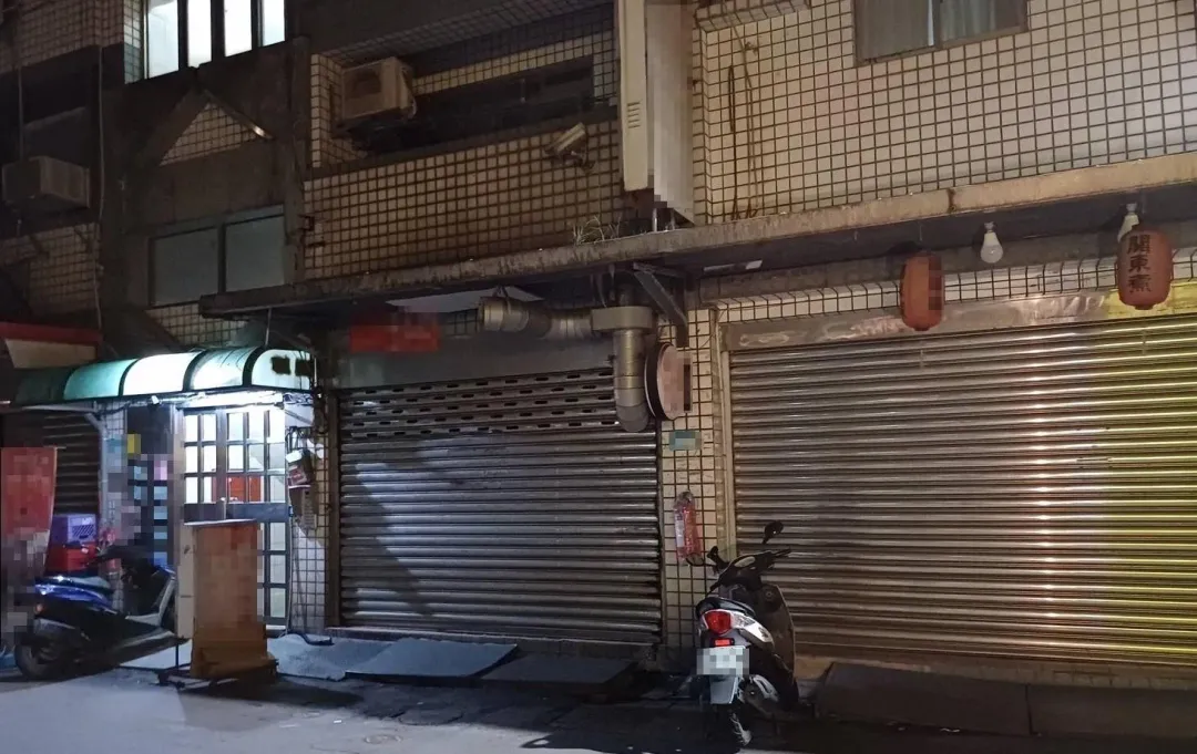 淡水社區主委和房仲爆衝突,主委這方竟拿刀揮砍房仲。(圖/翻攝畫面)