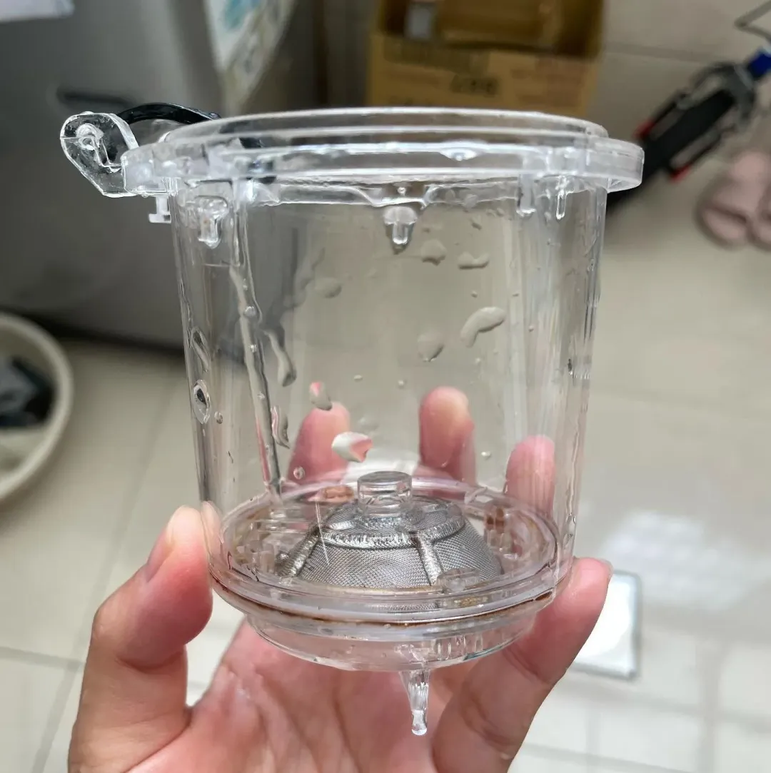 該網友表示,把過碳酸鈉和水加進茶壺裡泡過再沖洗,就能輕鬆洗掉大部分茶垢。(圖/翻攝自Threads)