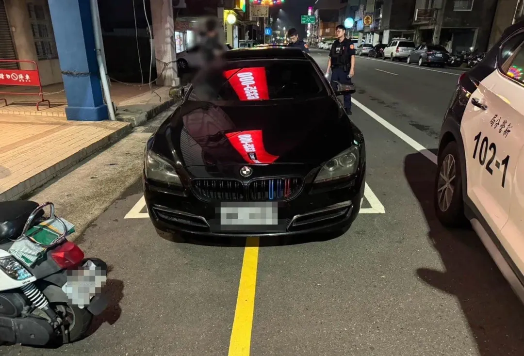 BMW噪音車輛懸掛他車號牌行駛。(圖/警方提供)