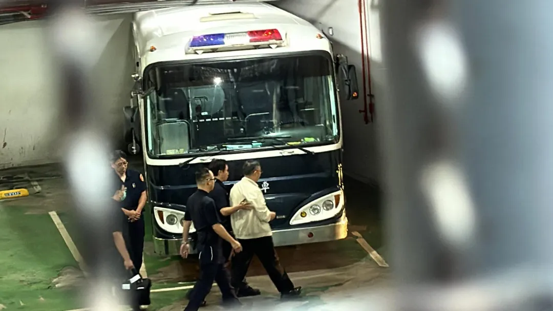 柯文哲遭收押禁見。（圖/中天新聞，塗豐駿攝）