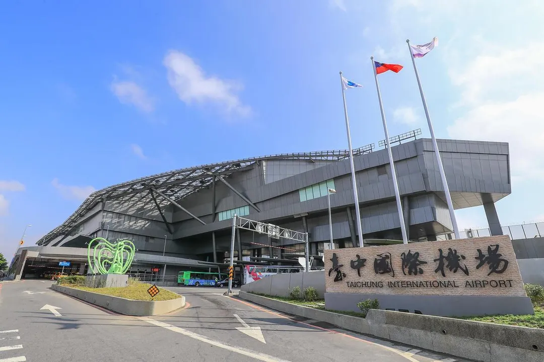 台中機場宣布因雷雨當空暫停地面作業，部分航班起降時間出現延誤。（圖／資料照）