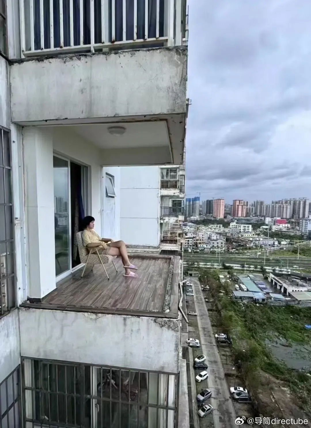 有海南民眾被拍到「家徒四壁」照片,意外走紅網路。(圖/翻攝自微博)