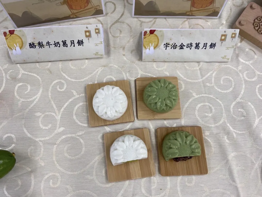 臺北市政府衛生局邀請臺北市立聯合醫院陽明院區營養師設計「酪梨牛奶葛月餅」及「宇治金時葛月餅」。（圖／北市衛生局提供）