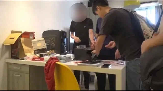 警方搜索詐團租屋處。（圖／警方提供）