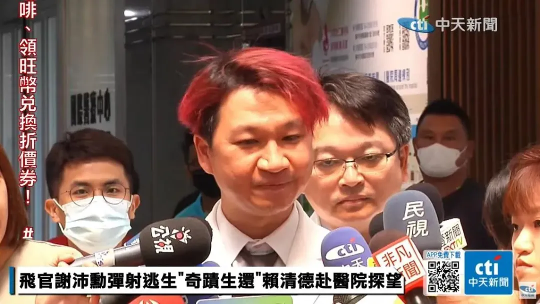 醫師表示謝沛勳已經能下床,目前由父母與妻子陪伴(攝自中天新聞)
