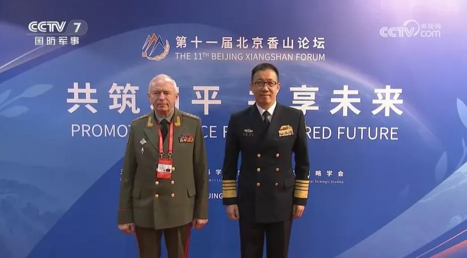 大陸國防部長董軍在12日晚間與俄羅斯副防長福明合影（圖／翻攝央視網）