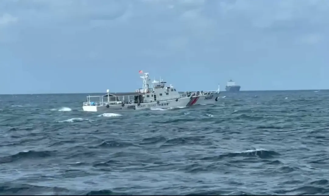 海巡署歷時約2小時10分,成功於11時驅趕大陸海警船。(圖/翻攝畫面)