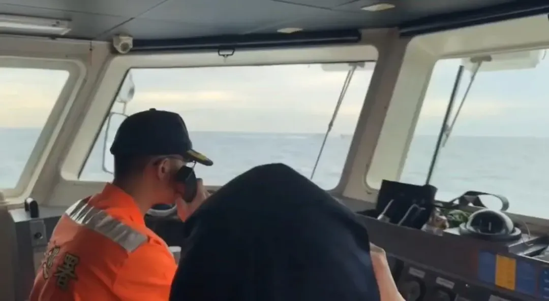 廣播示警。（圖／海巡署提供）